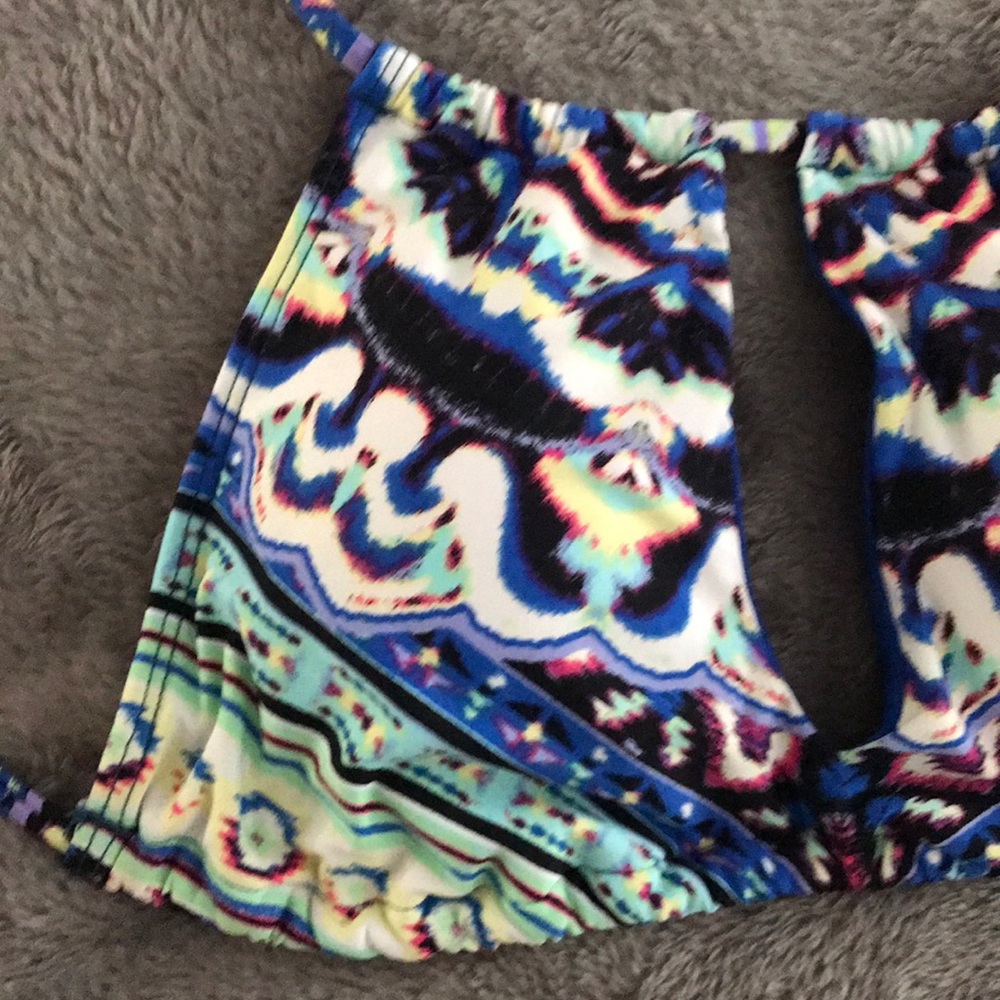 Bikini Lab Keyhole Patterned Bikini Top Padded - Picture 2 of 5